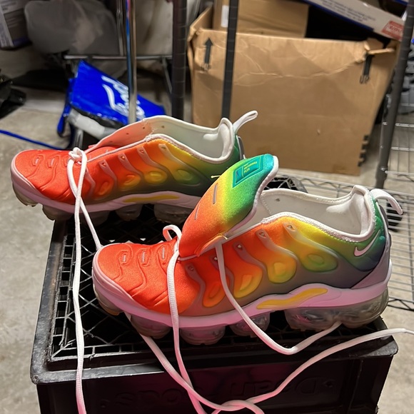 Nike shoes - Picture 2 of 8